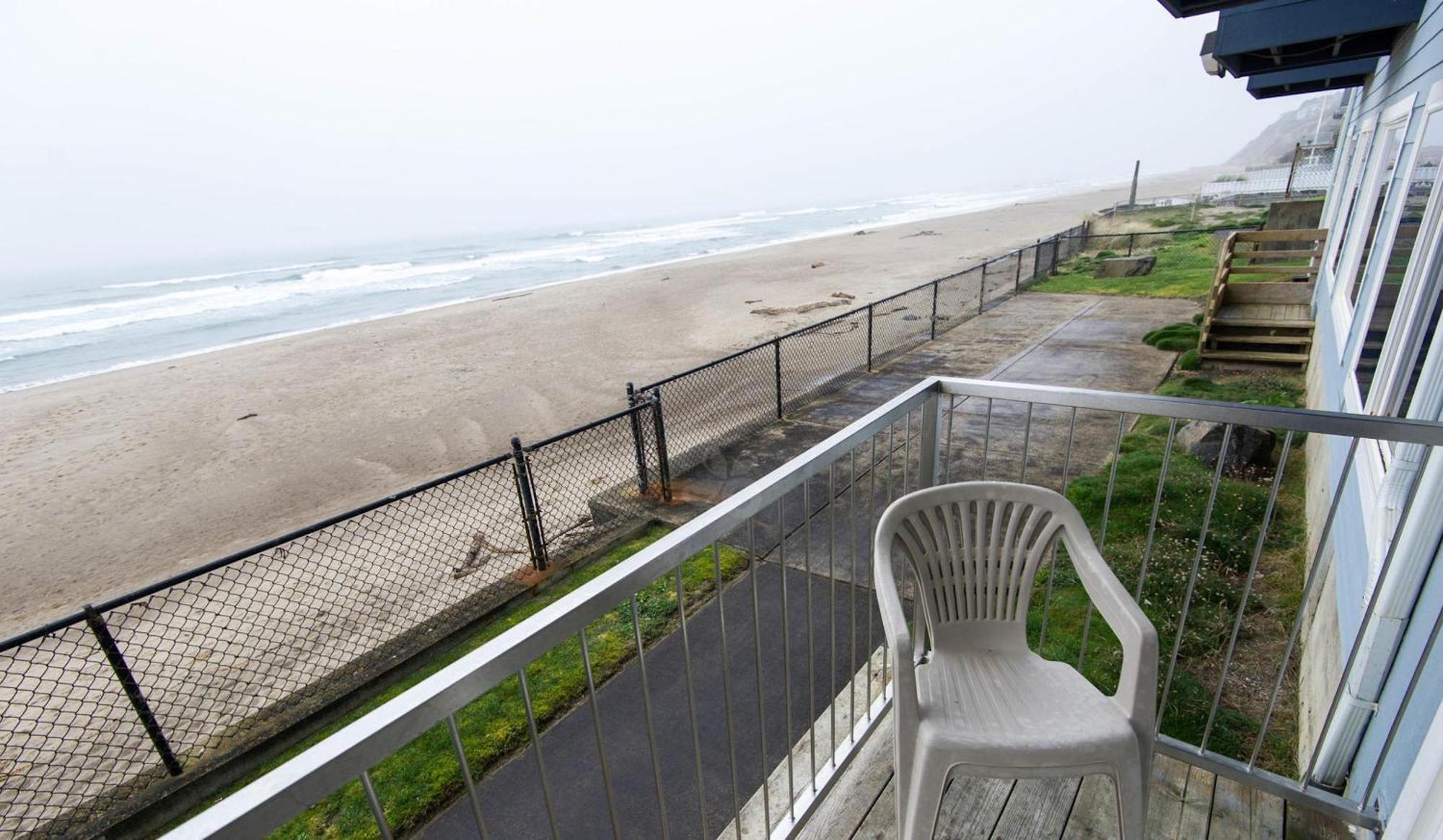 Motel Sandcastle Beachfront Lincoln City Exterior foto