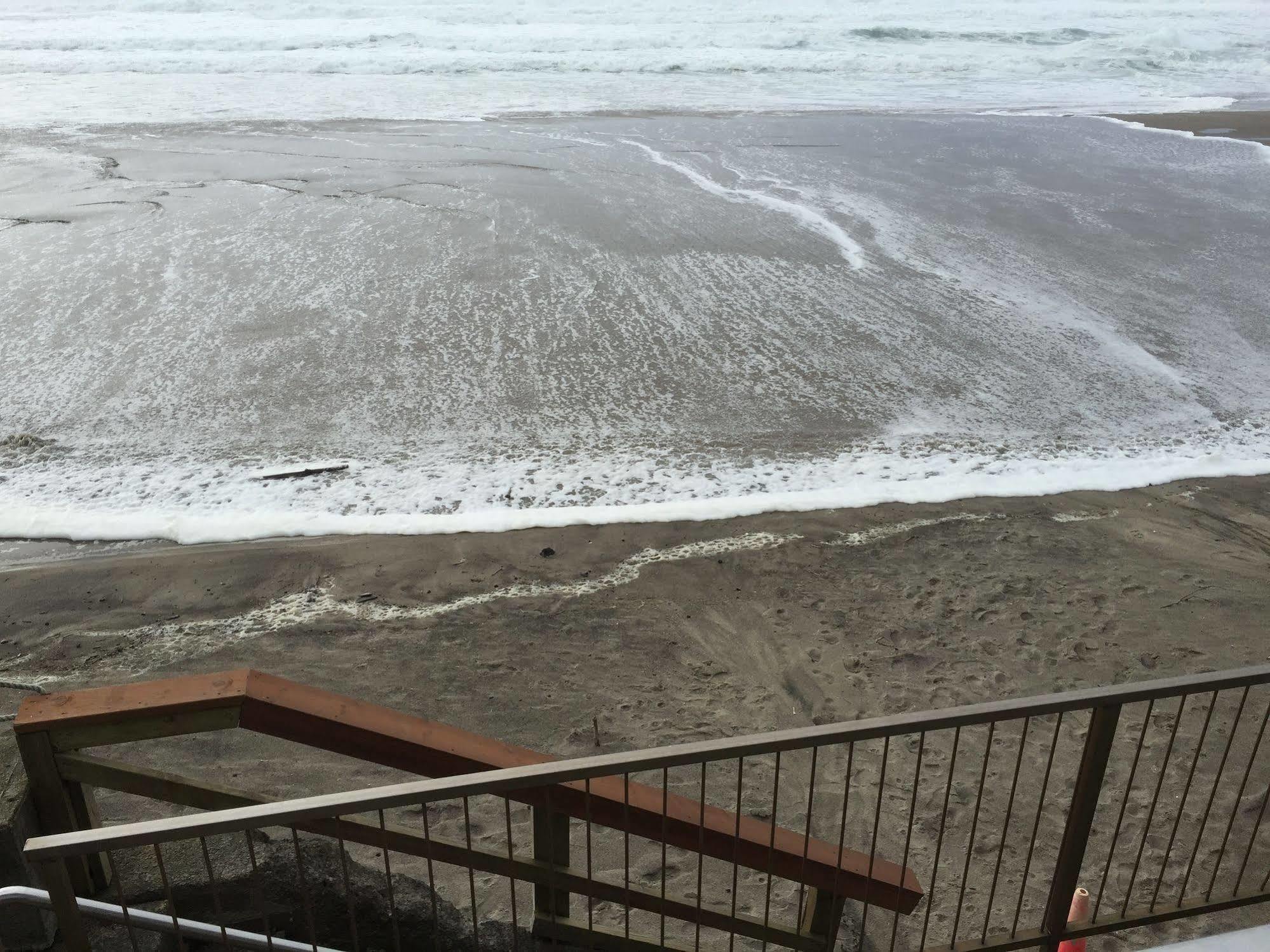 Motel Sandcastle Beachfront Lincoln City Exterior foto