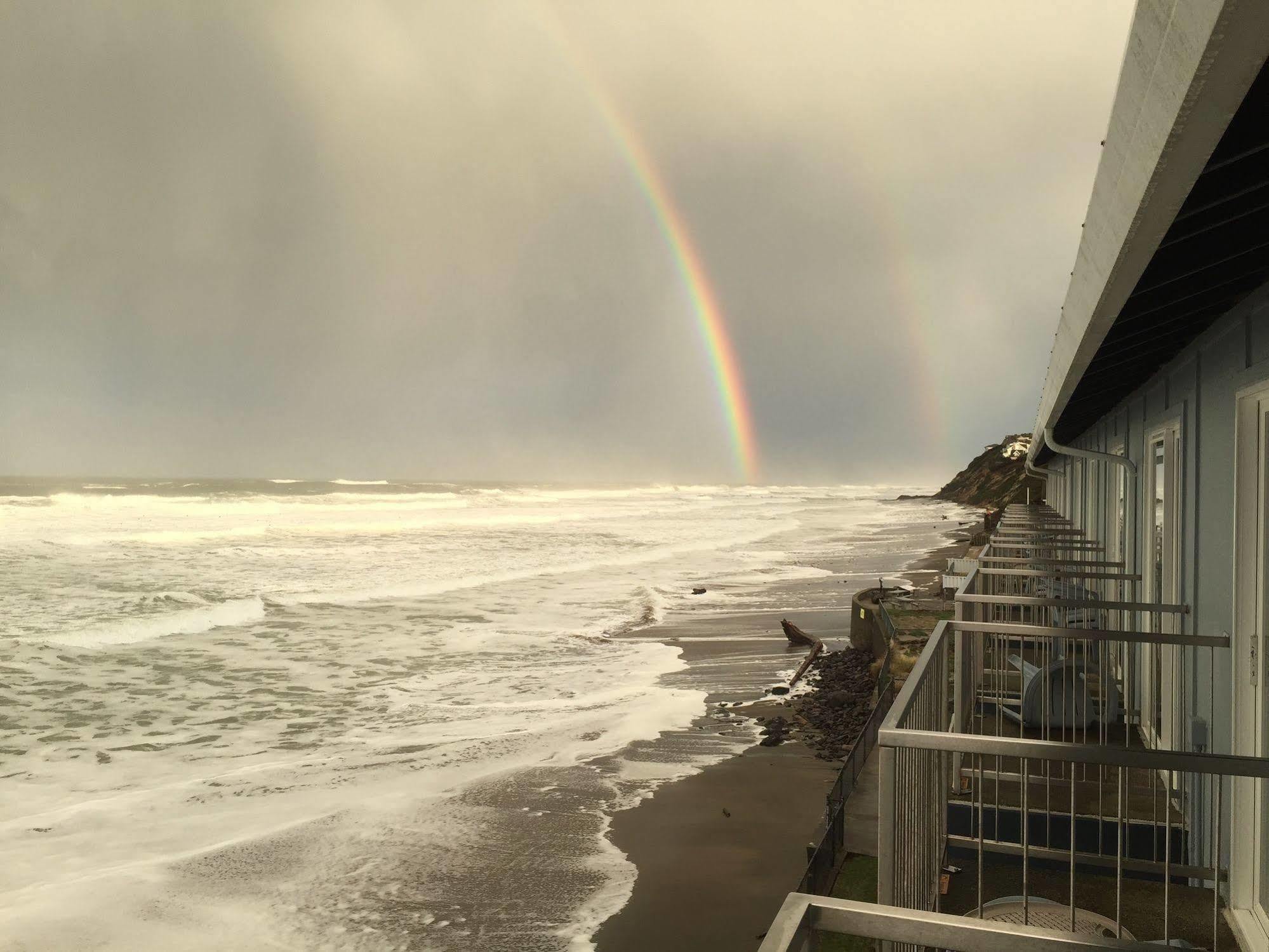 Motel Sandcastle Beachfront Lincoln City Exterior foto